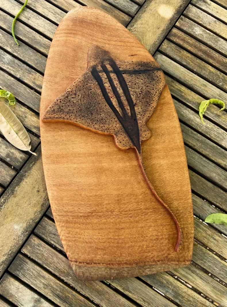 Raie aigle — gravure sur bois en Grevillea (chêne soyeux), par Tony Grandin